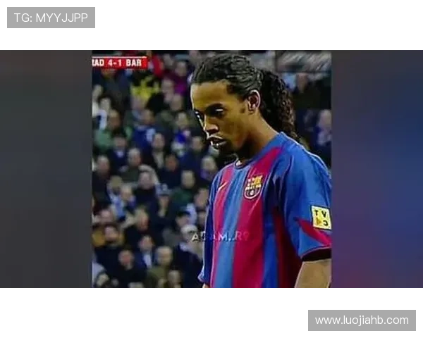 老外挑战极限模仿不同足球明星的精彩瞬间与搞笑表演