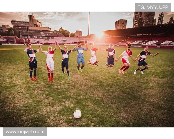 足球场上的欢笑瞬间:那些互相嬉戏的明星球员们的友谊故事 足球场上的欢笑瞬间:那些互相嬉戏的明星球员们的友谊故事