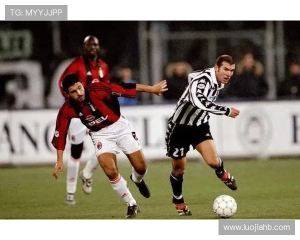 足球明星小罗因场外冲突引发争议引发球迷热议与媒体关注