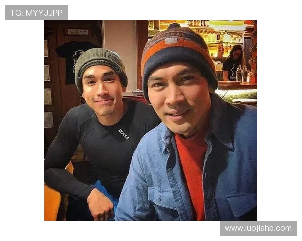 足球明星的假日生活趣事漫画展现他们的休闲时光与独特魅力