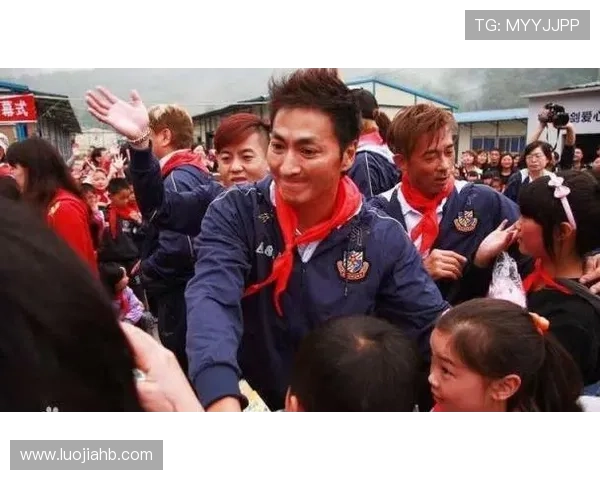 成龙携手足球明星共聚一堂精彩视频回顾与幕后故事分享