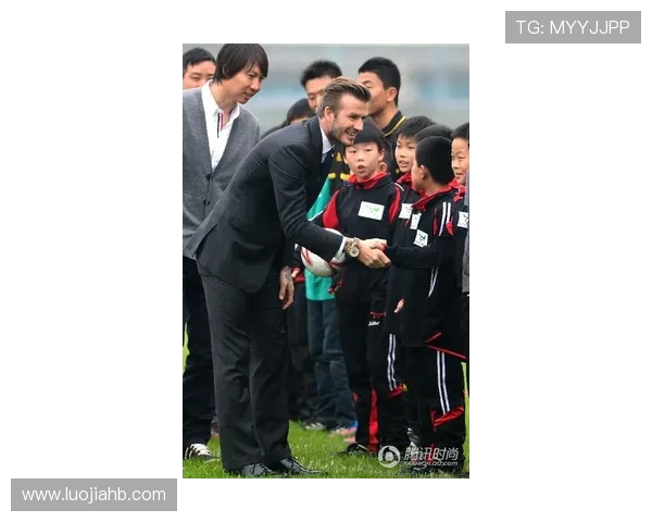 足球明星的小辫子风潮揭秘与时尚潮流的完美结合 足球明星的小辫子风潮揭秘与时尚潮流的完美结合