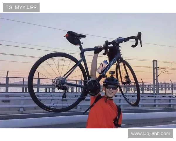 骑行与足球的完美结合揭秘那些热爱骑车的足球明星们的运动生活 骑行与足球的完美结合揭秘那些热爱骑车的足球明星们的运动生活