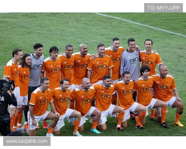 12月10日足球明星盛典即将开启球迷们期待的精彩对决与明星球员齐聚一堂 12月10日足球明星盛典即将开启球迷们期待的精彩对决与明星球员齐聚一堂