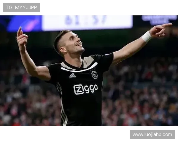 小白脸足球明星的华丽转身与背后的努力拼搏故事